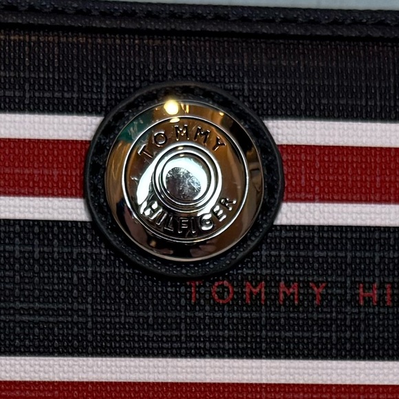 TOMMY HILFIGER WOMEN’S LARGE STRIPE ZIP WALLET - Picture 16 of 16